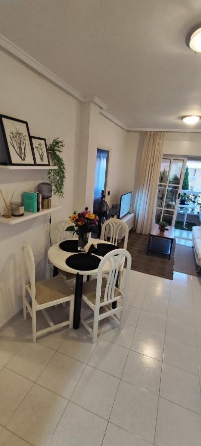 Parque Aromatico Con Dos Piscinas Apartman Torrevieja Kültér fotó