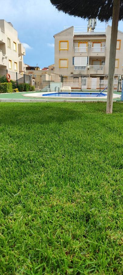 Parque Aromatico Con Dos Piscinas Apartman Torrevieja Kültér fotó