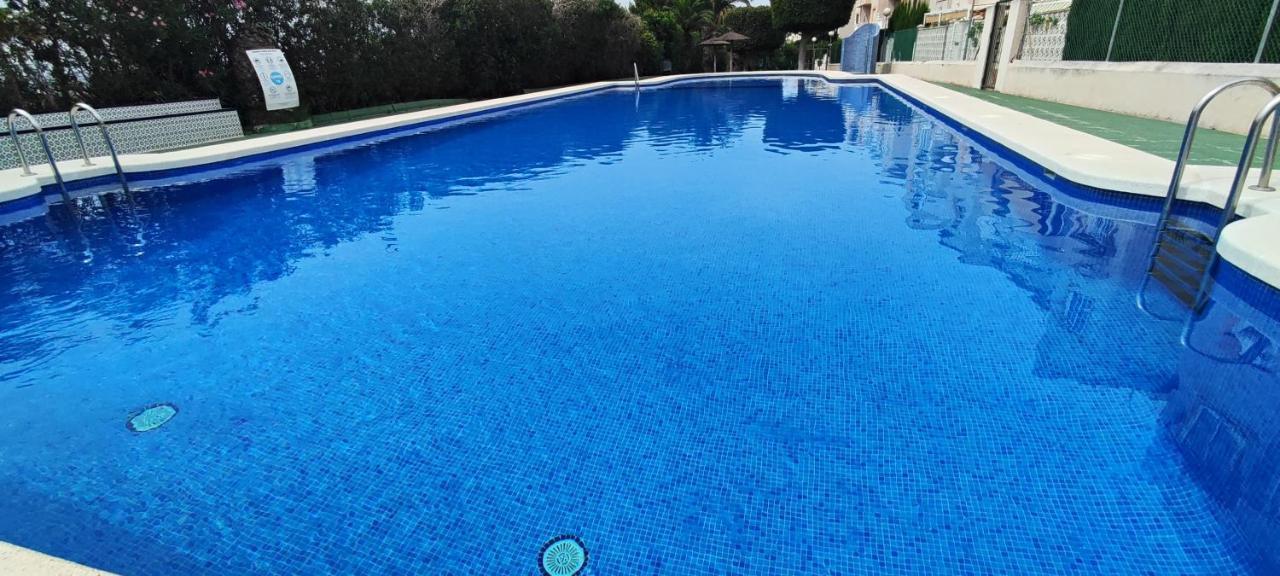 Parque Aromatico Con Dos Piscinas Apartman Torrevieja Kültér fotó