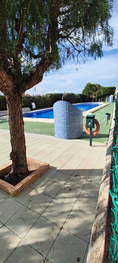 Parque Aromatico Con Dos Piscinas Apartman Torrevieja Kültér fotó